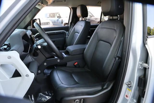 2023 Land Rover Defender 130 SE