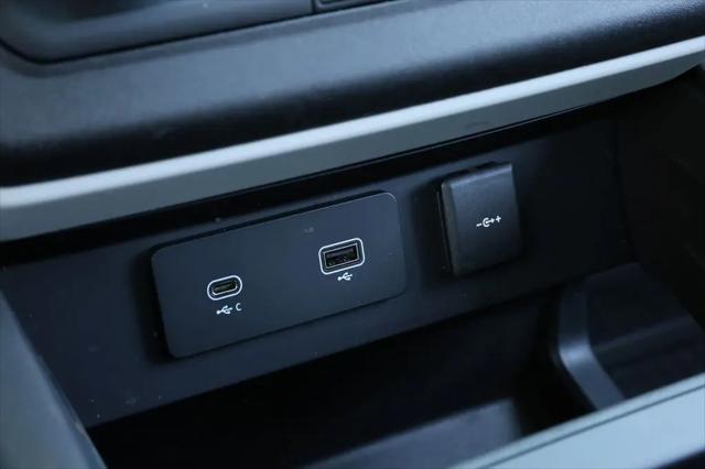 2023 Land Rover Defender 130 SE