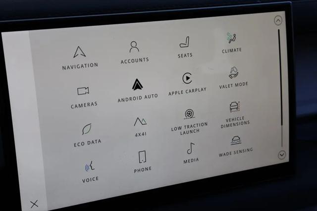 2023 Land Rover Defender 130 SE