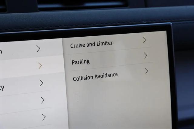 2023 Land Rover Defender 130 SE