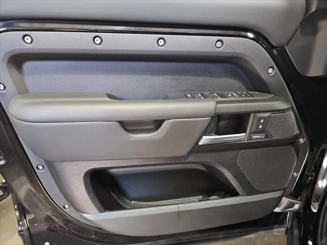 2025 Land Rover Defender 110 P525 V8