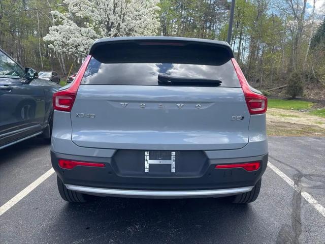 2025 Volvo XC40 B5 Plus Bright Theme