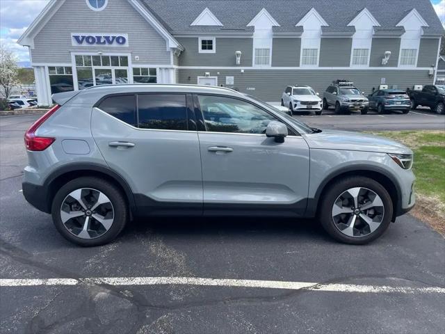 2025 Volvo XC40 B5 Plus Bright Theme