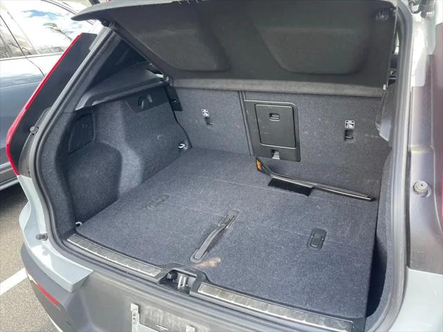 2025 Volvo XC40 B5 Plus Bright Theme