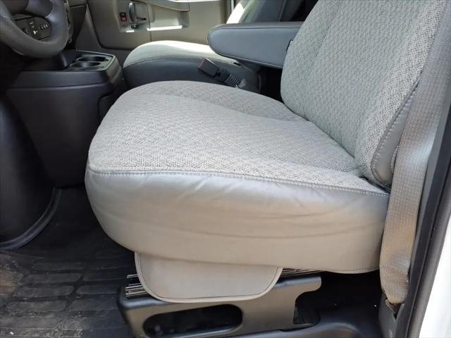 2023 Chevrolet Express Passenger RWD 3500 Extended Wheelbase LT