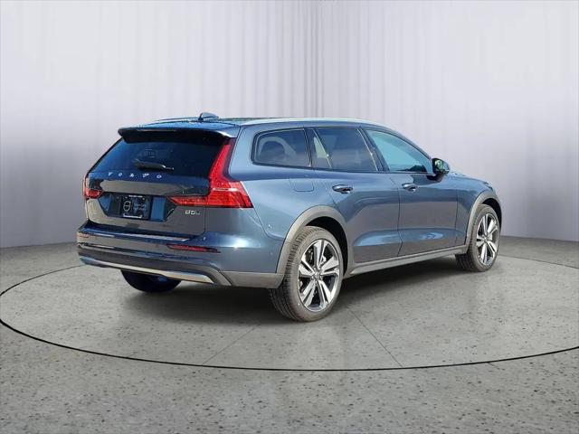 2026 Volvo V60 Cross Country Plus, B5 AWD Gas (mild hybrid)