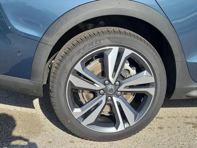 2026 Volvo V60 Cross Country Plus, B5 AWD Gas (mild hybrid)