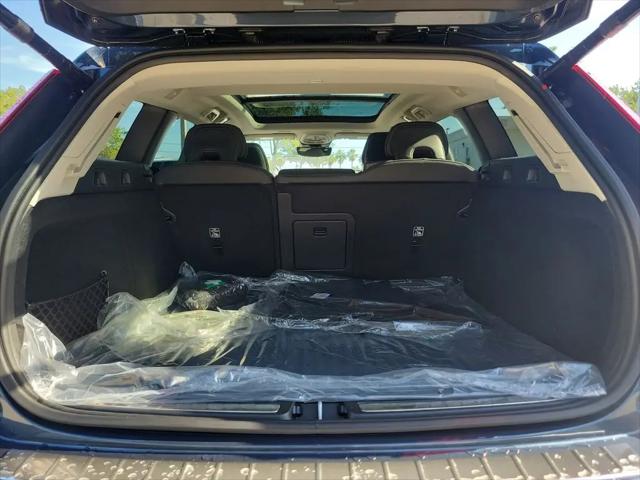 2026 Volvo V60 Cross Country Plus, B5 AWD Gas (mild hybrid)