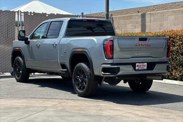 2025 GMC Sierra 2500HD 4WD Crew Cab Standard Bed AT4