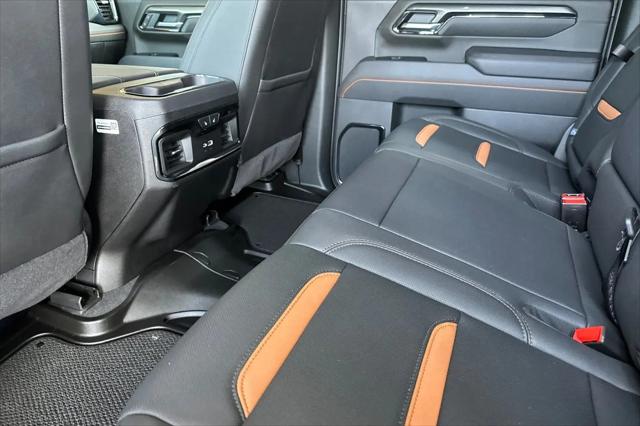 2025 GMC Sierra 2500HD 4WD Crew Cab Standard Bed AT4
