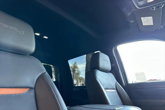 2025 GMC Sierra 2500HD 4WD Crew Cab Standard Bed AT4