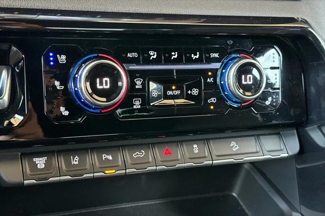 2025 GMC Sierra 2500HD 4WD Crew Cab Standard Bed AT4