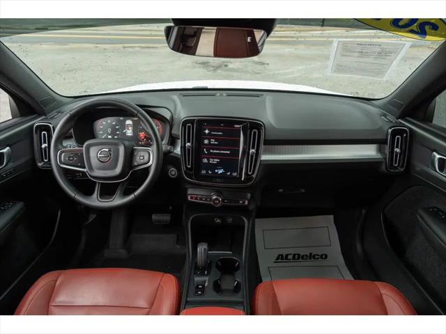 2019 Volvo XC40 T5 Momentum