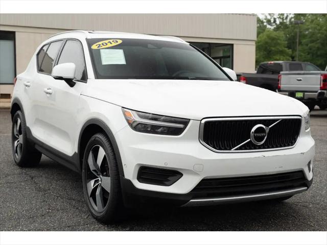2019 Volvo XC40 T5 Momentum