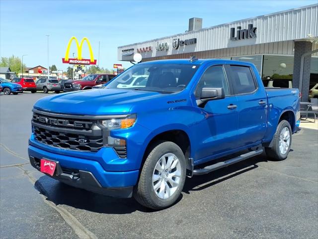 2023 Chevrolet Silverado 1500 4WD Crew Cab Short Bed Custom