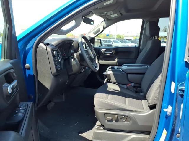 2023 Chevrolet Silverado 1500 4WD Crew Cab Short Bed Custom
