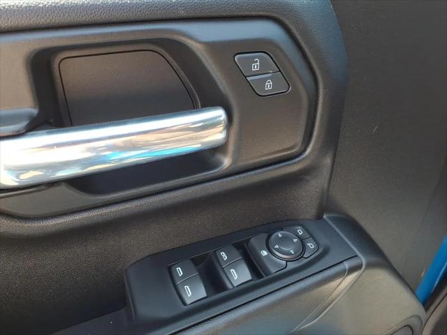 2023 Chevrolet Silverado 1500 4WD Crew Cab Short Bed Custom