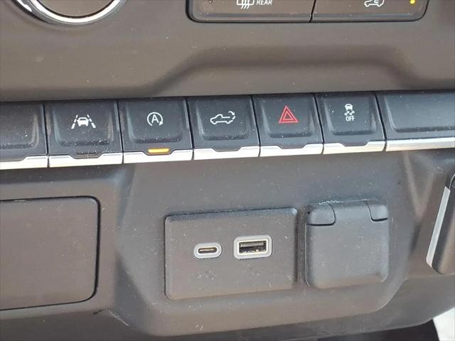 2023 Chevrolet Silverado 1500 4WD Crew Cab Short Bed Custom