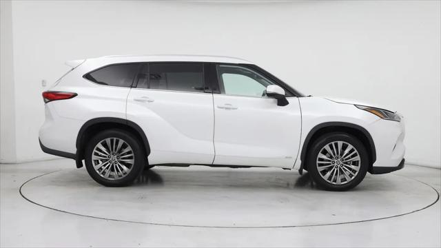 2022 Toyota Highlander Hybrid Platinum