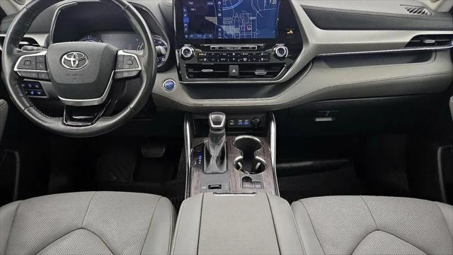 2022 Toyota Highlander Hybrid Platinum