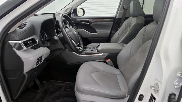2022 Toyota Highlander Hybrid Platinum