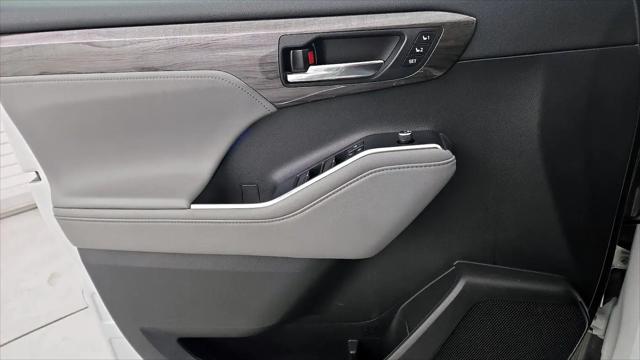 2022 Toyota Highlander Hybrid Platinum