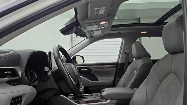 2022 Toyota Highlander Hybrid Platinum