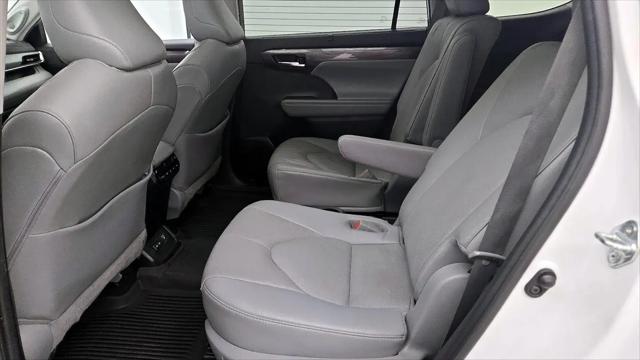 2022 Toyota Highlander Hybrid Platinum