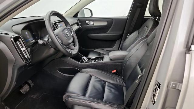 2023 Volvo XC40 B5 Plus Bright Theme