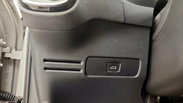 2023 Volvo XC40 B5 Plus Bright Theme