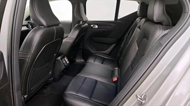 2023 Volvo XC40 B5 Plus Bright Theme