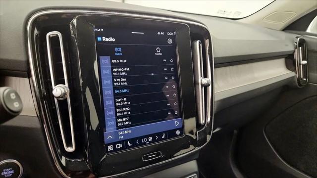 2023 Volvo XC40 B5 Plus Bright Theme