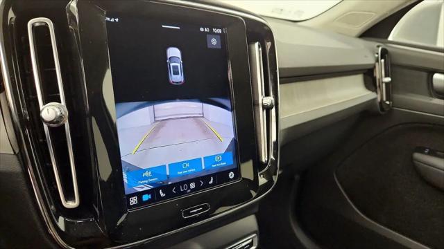 2023 Volvo XC40 B5 Plus Bright Theme