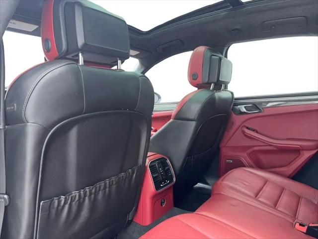 2021 Porsche Macan Turbo