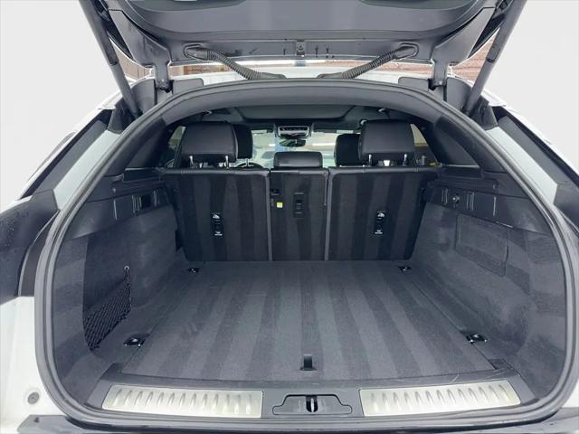2025 Land Rover Range Rover Velar P250 Dynamic SE