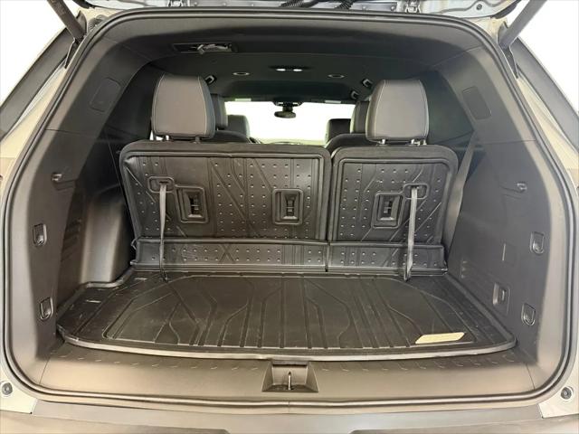 2023 Chevrolet Traverse AWD LT Leather