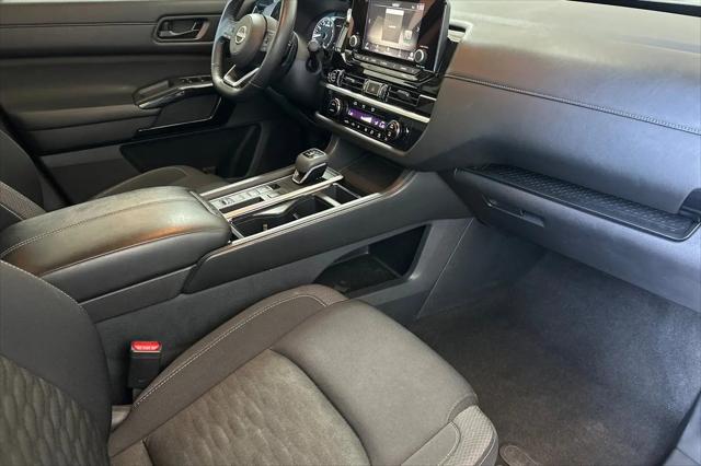 2024 Nissan Pathfinder SV FWD