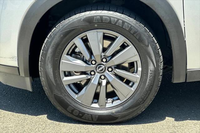 2024 Nissan Pathfinder SV FWD