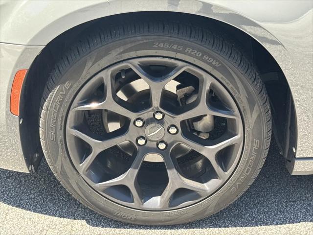 2019 Chrysler 300 Touring