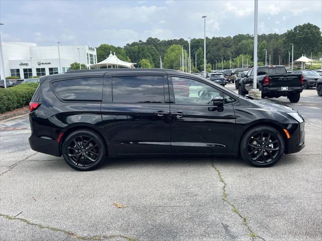 2027 Chrysler Pacifica Limited