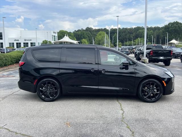 2027 Chrysler Pacifica Limited