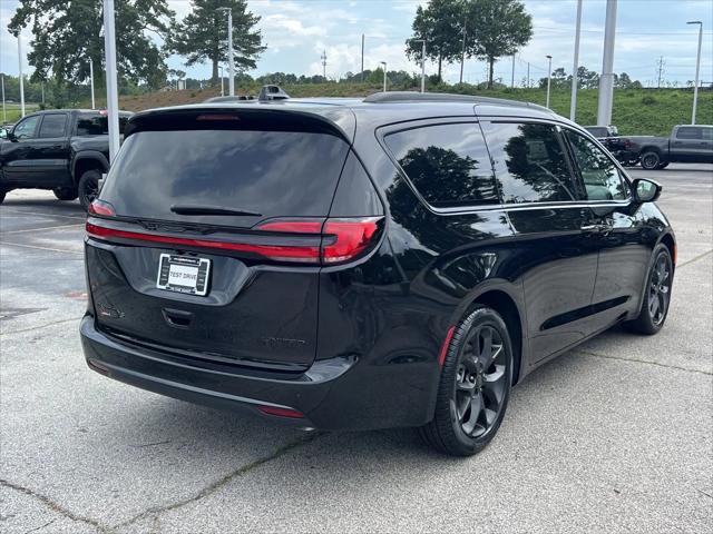 2027 Chrysler Pacifica Limited