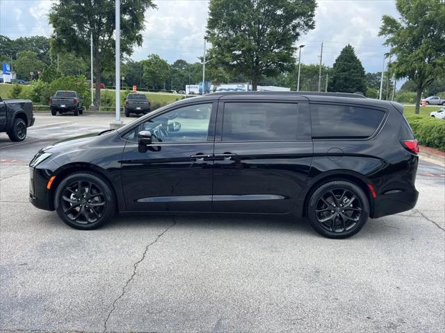 2027 Chrysler Pacifica Limited
