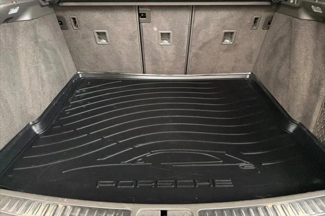 2022 Porsche Macan Macan