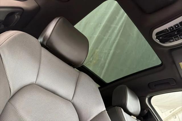 2022 Porsche Macan Macan