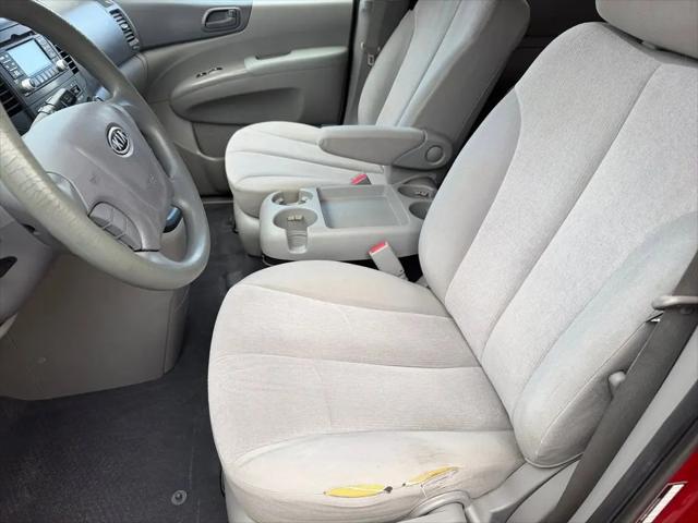 2009 Kia Sedona LX
