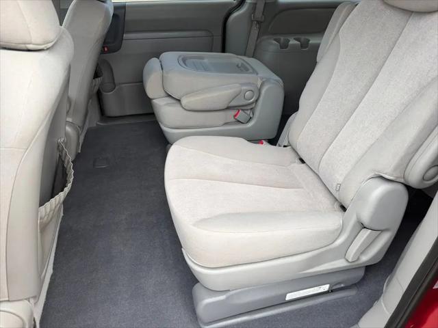 2009 Kia Sedona LX