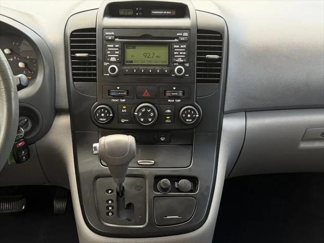 2009 Kia Sedona LX