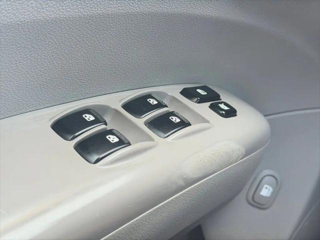 2009 Kia Sedona LX