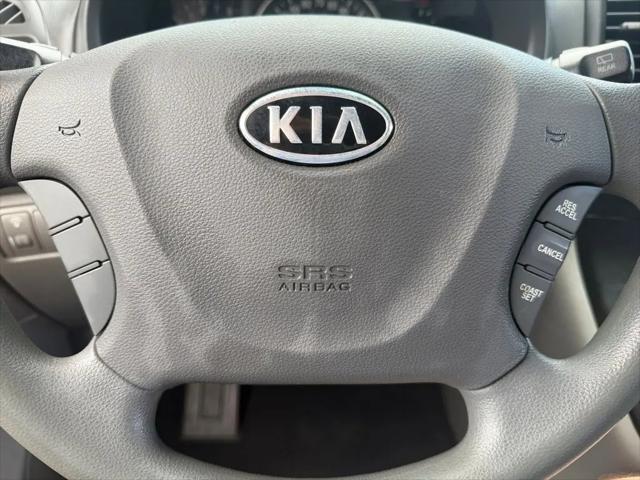 2009 Kia Sedona LX